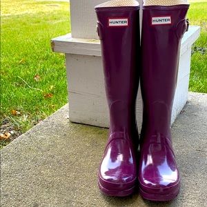 Dark Ruby HUNTER Original Gloss rain boots.